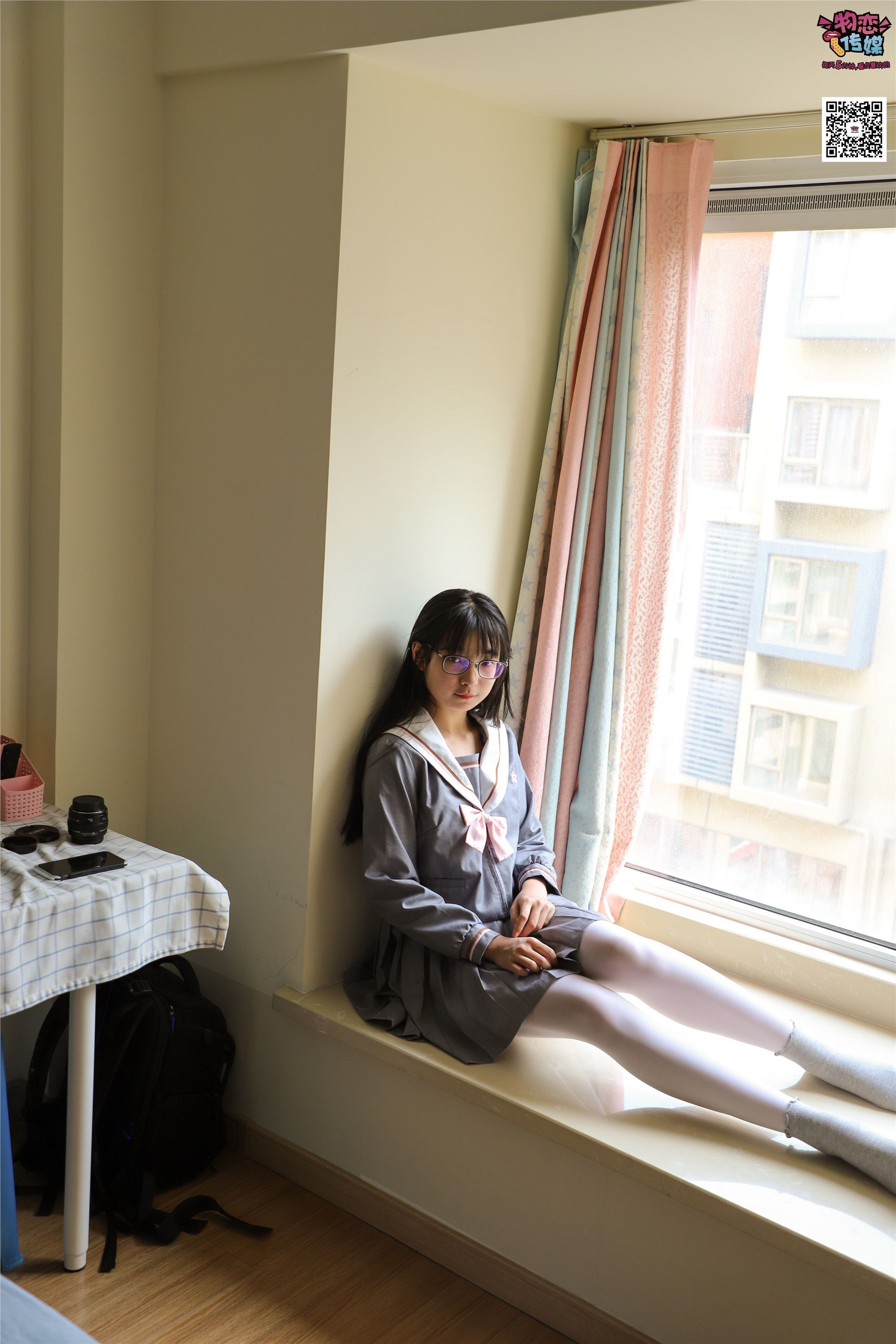 物恋传媒 No.005 JK制服高中小姐姐，棉袜加丝袜